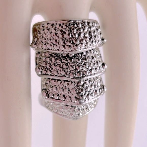 Armor Shield Knuckle Finger Ring in Silver - Picture 2 of 11